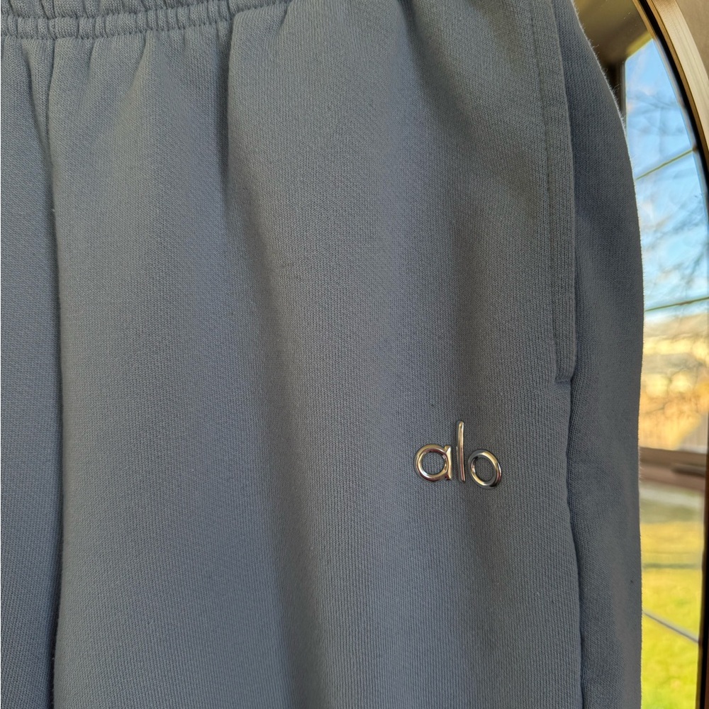 Alo yoga accolade sweatpants  size XS  seashell blue - Picture 2 of 2